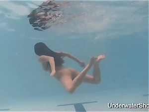 glamour underwater display of Natalia